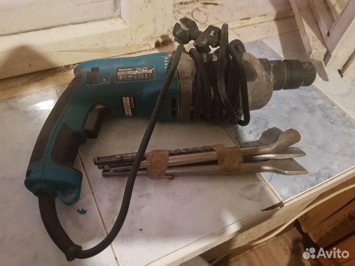 Продам перфоратор makita HR2470