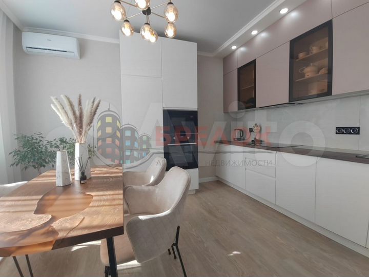 3-к. квартира, 77 м², 8/17 эт.