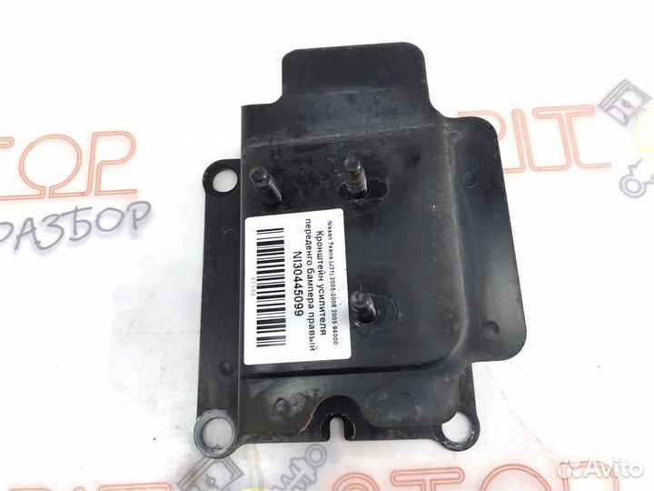 Кронштейн усилителя переденго бампера правый Niss