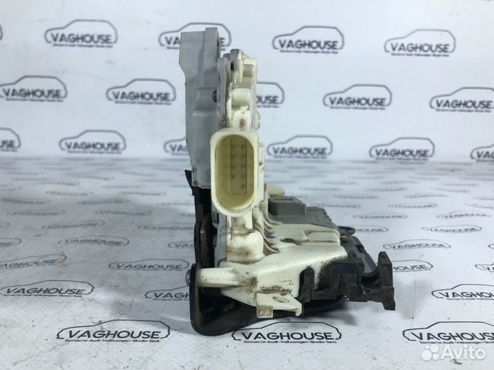 Замок двери передний левый Volkswagen Passat B7