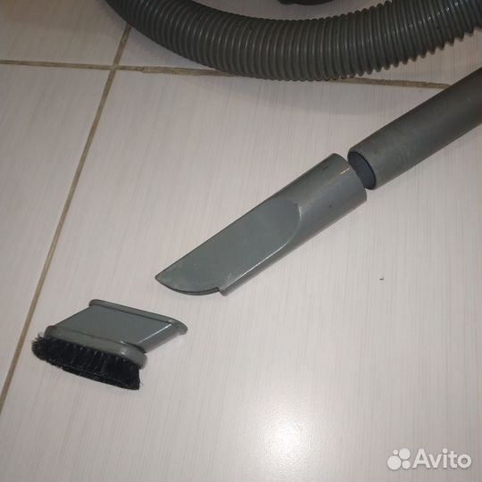 Пылесос Bork 1700W