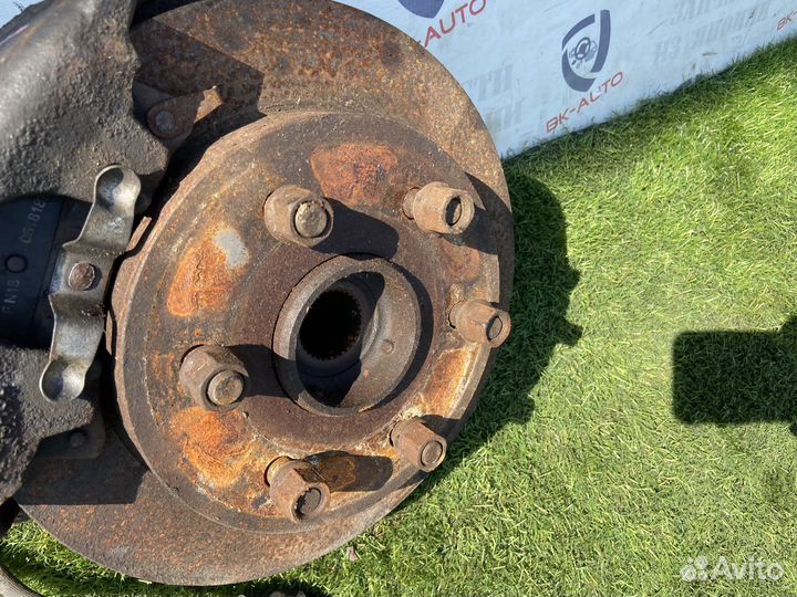 Ступица передняя левая Chevrolet Tahoe GMT400