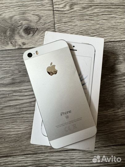 iPhone SE, 32 ГБ