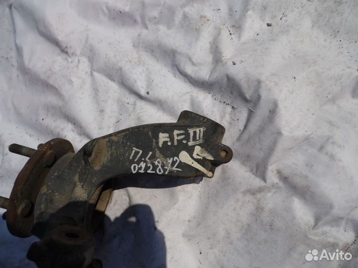 Кулак поворотный передний левый Ford Focus III 201