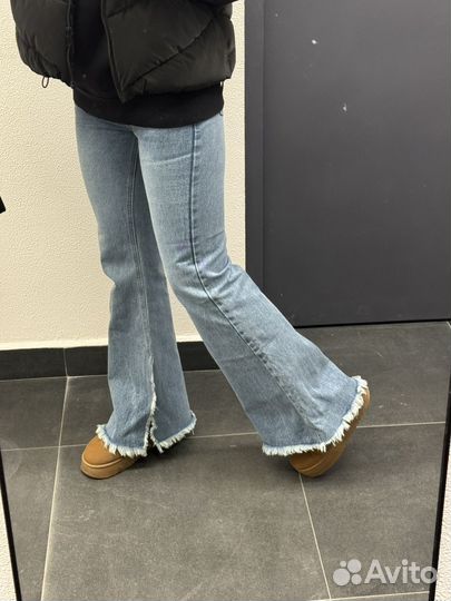 Джинсы клеш с разрезами