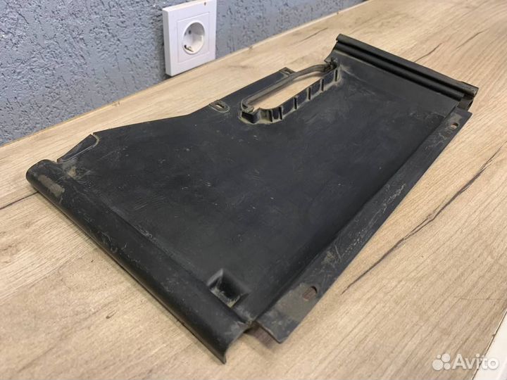 Панель радиатора сверху Mercedes W124 230E M102