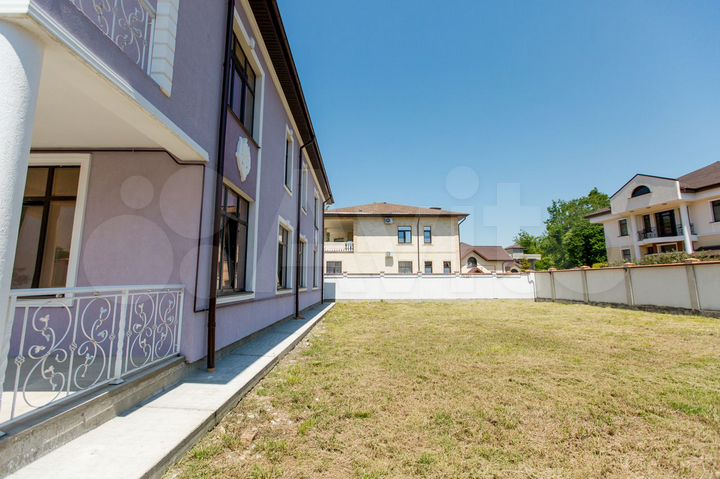 Коттедж 357 м² на участке 11 сот.