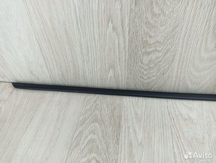 Уплотнитель капота Hyundai Solaris 2