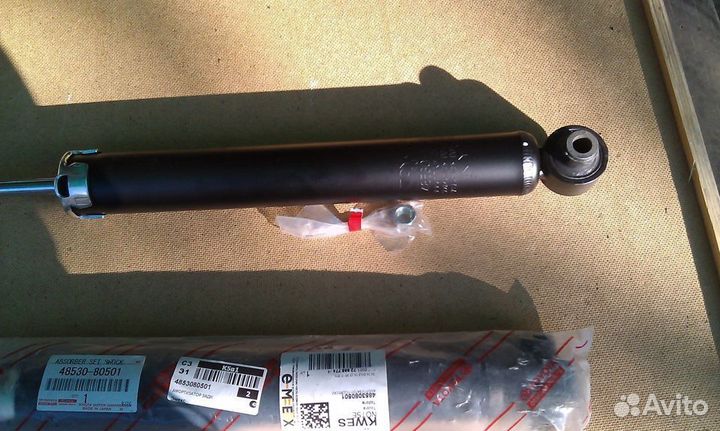 Амортизатор задней подвески toyota