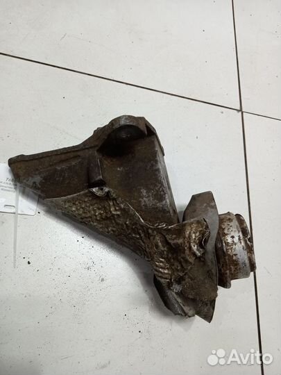 Audi A6 (C5) ll кронштейн кпп