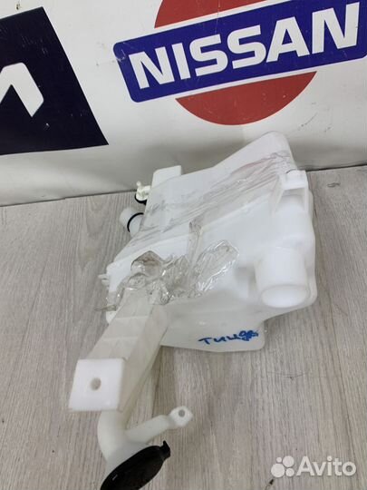 Бачок омывателя Nissan tiida