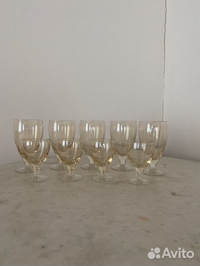 Бокалы и рюмки из цветного стекла