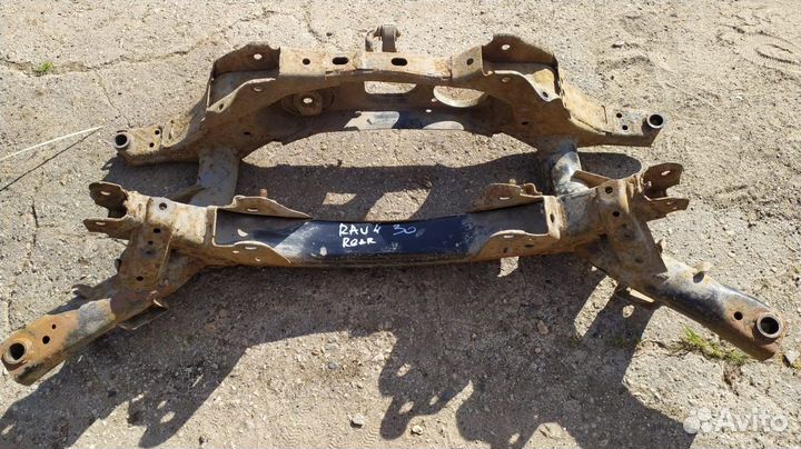 Подрамник задний Toyota Rav 4 30 кузов