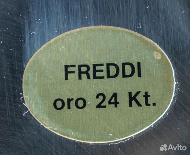 Золочёный поднос с фарфоровым блюдом