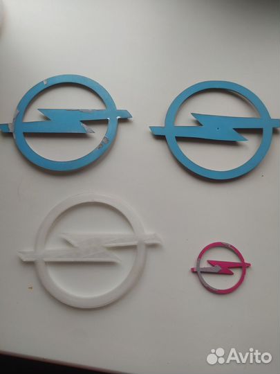 Эмблема Opel Astra