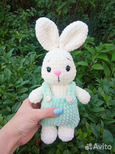 Вязаные игрушки зайка