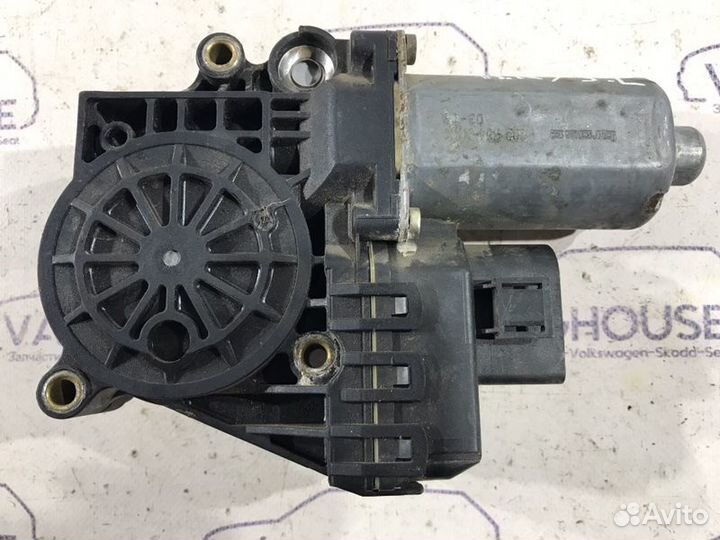 Мотор стеклоподъемника передний правый Audi A6 C5