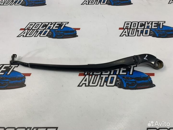 Поводок стеклоочистителя передний левый Porsche