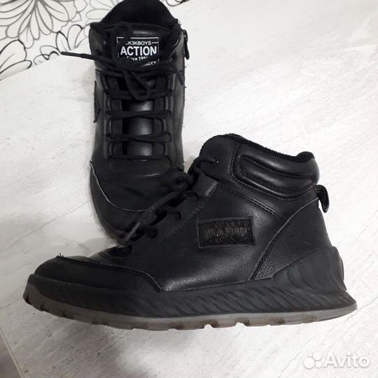 Продам ботинки р. 34
