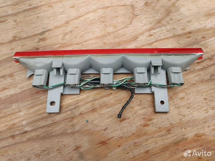 Дополнительный стоп-сигнал Toyota Prius NHW10