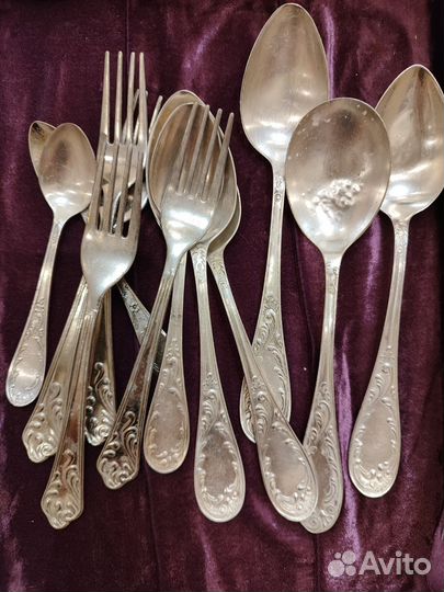 Набор мельхиоровых столовых приборов
