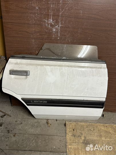 Дверь задняя правая на subaru leone