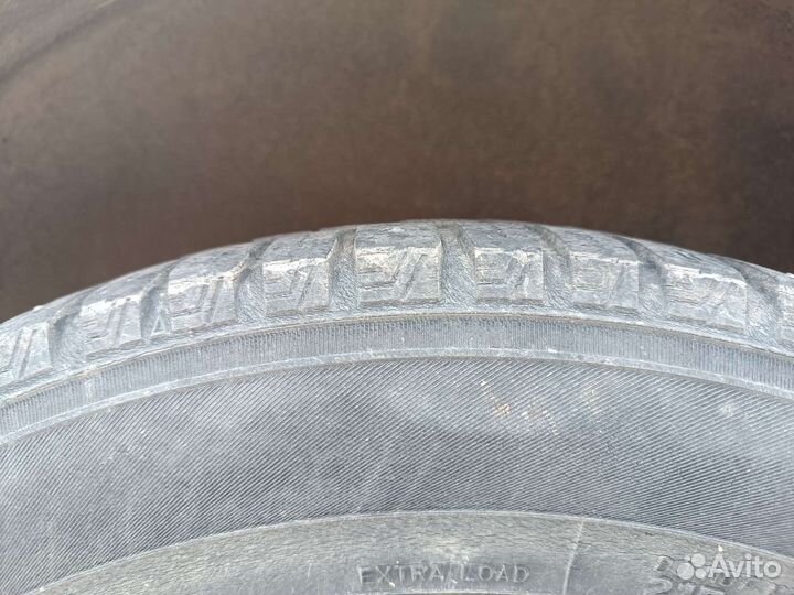 Dunlop SP Winter Ice 01 215/55 R16