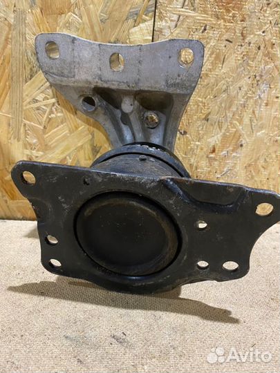 Подушка двигателя Volkswagen Polo cедан cfna 2012