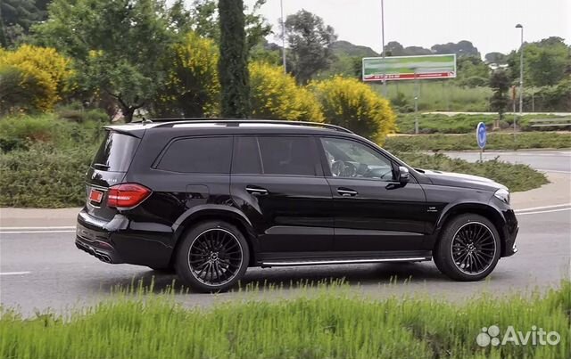 Диски mercedes gls. GLS 63 S AMG. Мерседес АМГ 63 черный GLS. Мерседес Бенц GLS 63s AMG. Mercedes-AMG GLS 63 x166 Black.