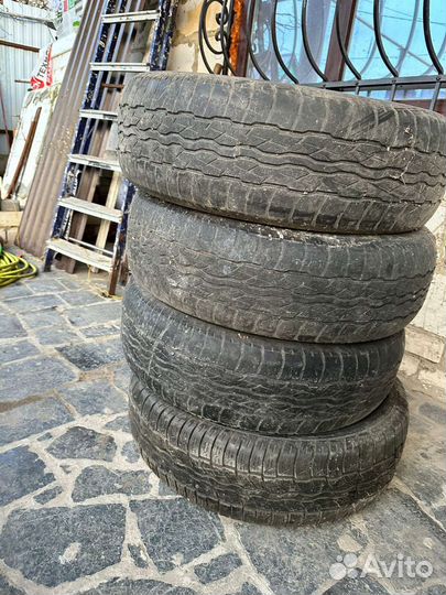 Bridgestone Dueler H/T 687 225/65 R17