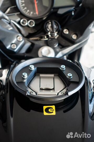 Крепление сумки на бак Bajaj Pulsar NS200/Dominar