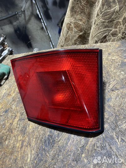 Задний левый фонарь внутр mitsubishi carisma
