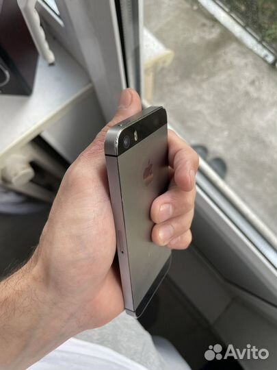 Телефон iPhone 5s