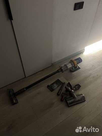 Dyson V15 detect total clean 2023