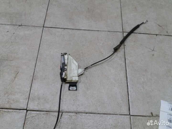 Замок двери передней правой Peugeot 3008 2010-2017