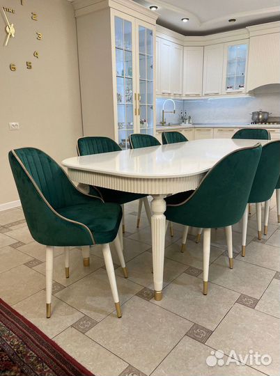 Стол и стулья в гостиную. На заказ