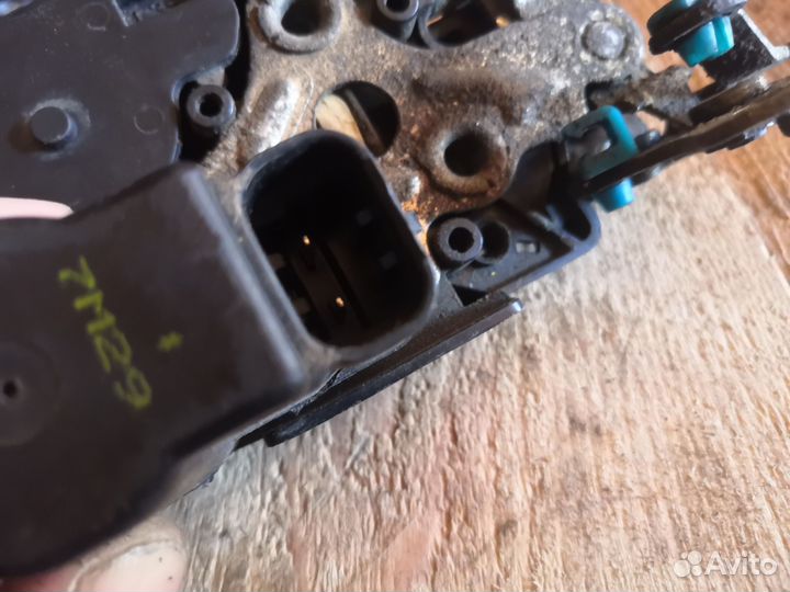 Замок передней левой двери Chevrolet Aveo T250