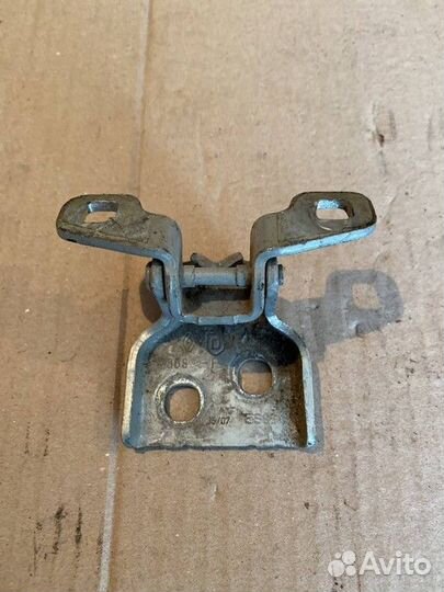 Петля двери задняя левая верхняя Renault Logan