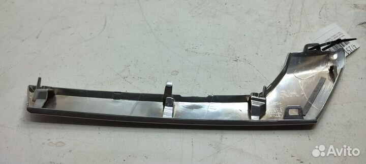 Молдинг решетки радиатора правый Mitsubishi