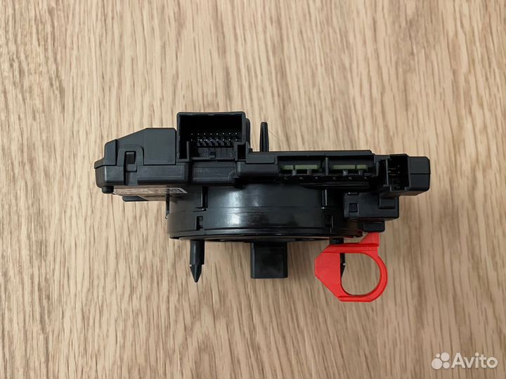 Максимальный подрулевой блок VW Passat 5K0953569T