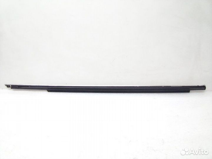 Молдинг двери передний левый Mercedes-Benz C-Class