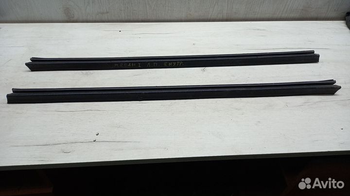 Уплотнитель стекла двери Renault Megane 1