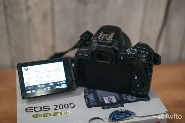 Зеркальный фотоаппарат canon 200d