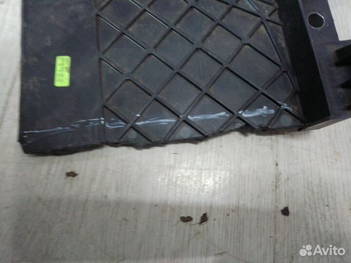 Корпус площадка крепления аккумулятора АКБ renault latitude