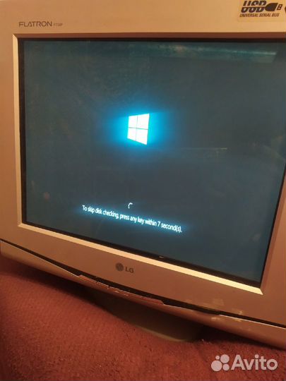 Монитор LG Flatron F700P