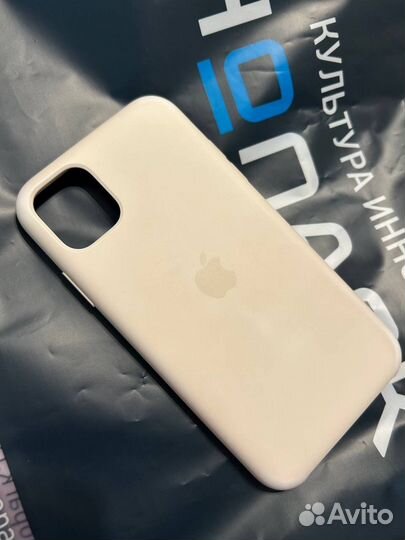Чехол на iPhone 11