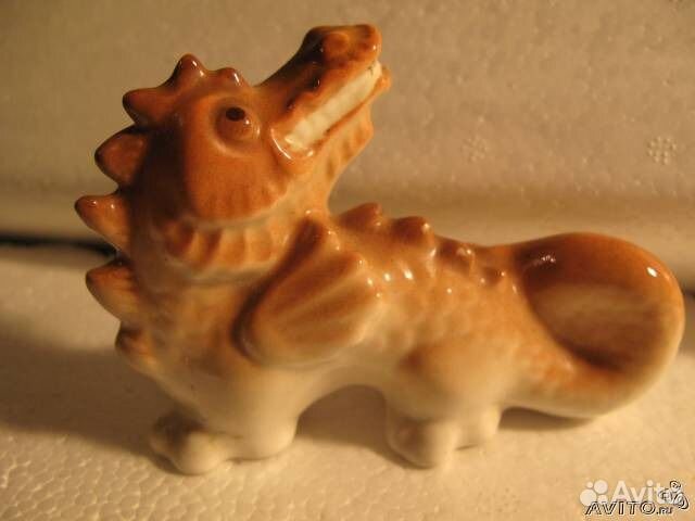 Фигурка фарфоровая дракон