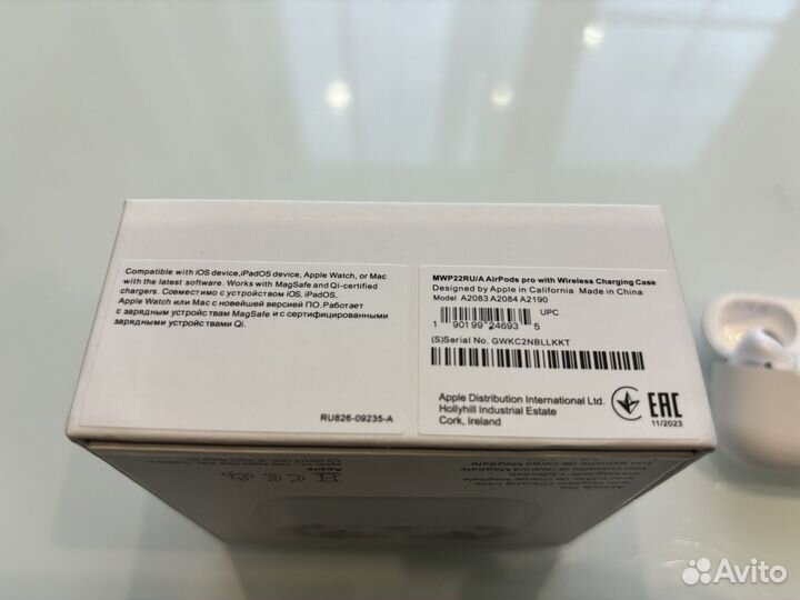 AirPods Pro with Wireless Charging Case