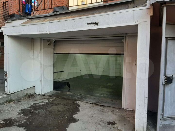 Гараж, > 30 м²