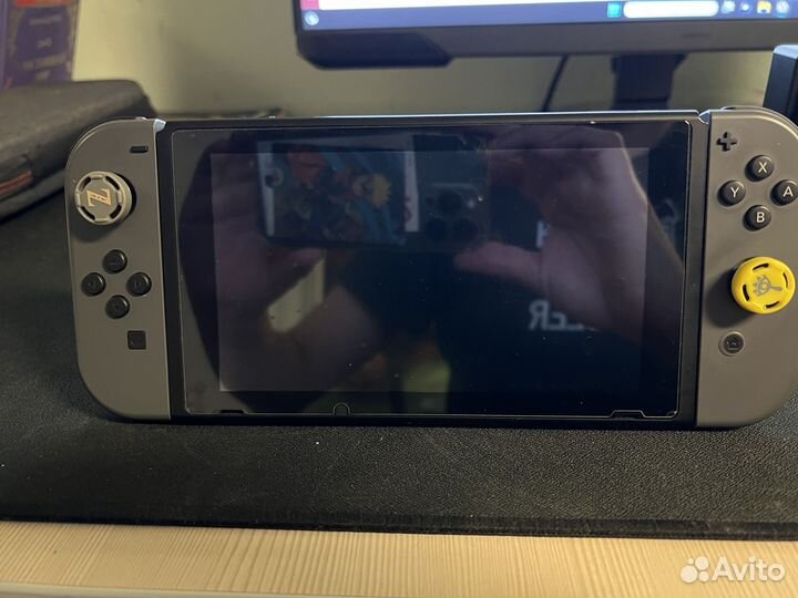 Nintendo Switch + Zelda Breath of the Wild